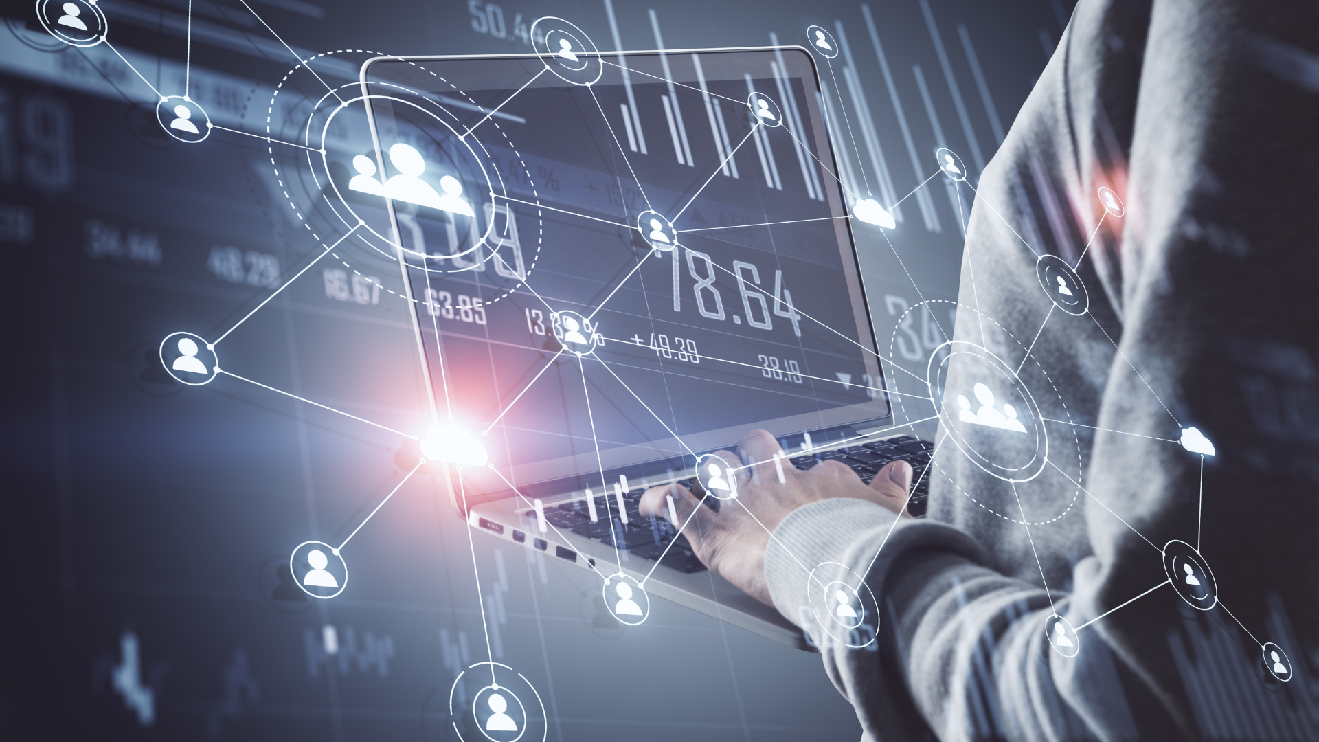 Ihminen pitää läppäriä yhdellä kädellä ja kirjoittaa siihen - kuvan päällä futuristisia kuvioita ja valoja.